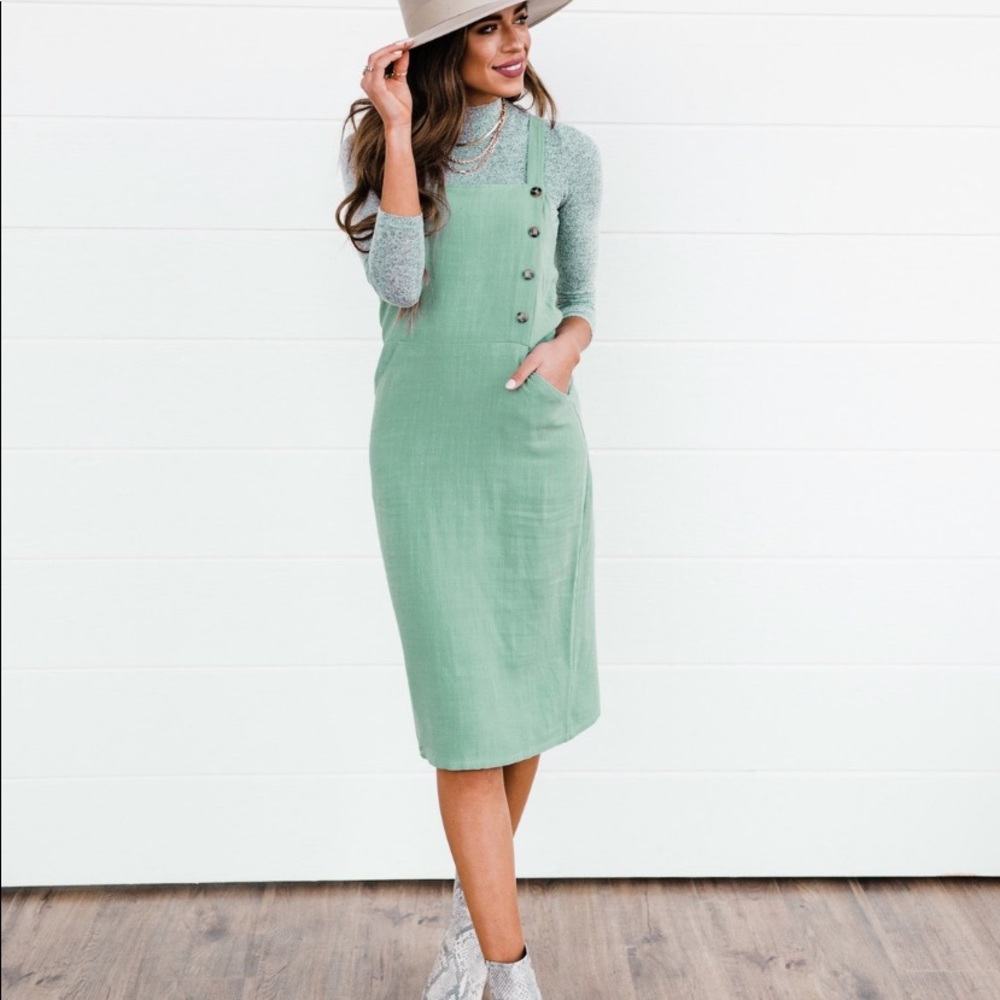 SAVING PAIGE Macey dress in Pale Olive